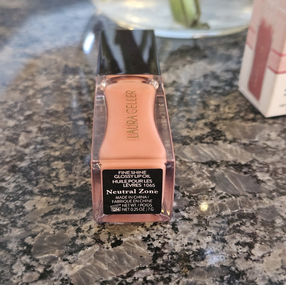 Laura Geller Fine Shine Glossy Lip Oil - Picture 2 of 14